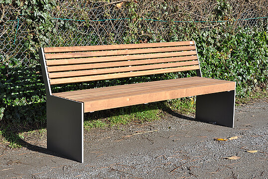 Seat Göteborg with timber seat base