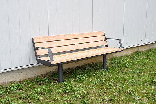 Seat Aurich with timber seat base