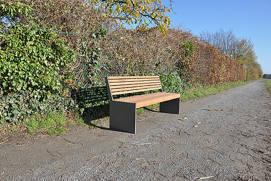 Seat Göteborg with timber seat base