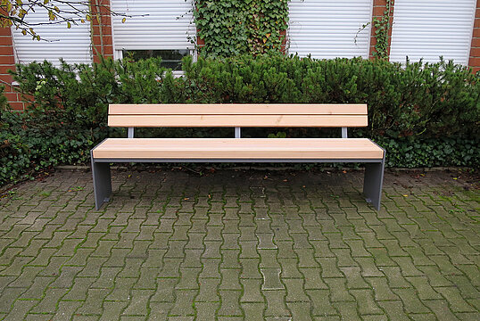 Seat Riga with timber seat base