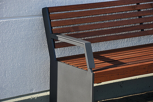 Seat Göteborg with timber seat base