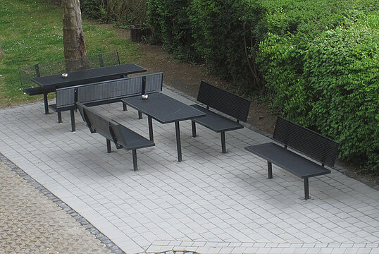 Banc Lübeck avec assise en acier