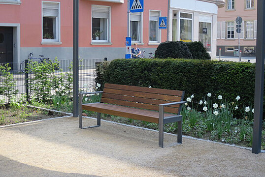 Sitzbank Cubo mit Holzauflage