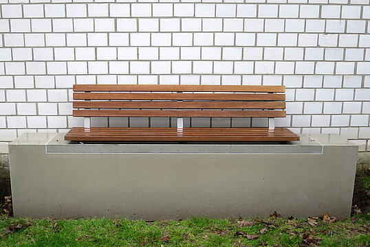Wall top seating Weil with backrest