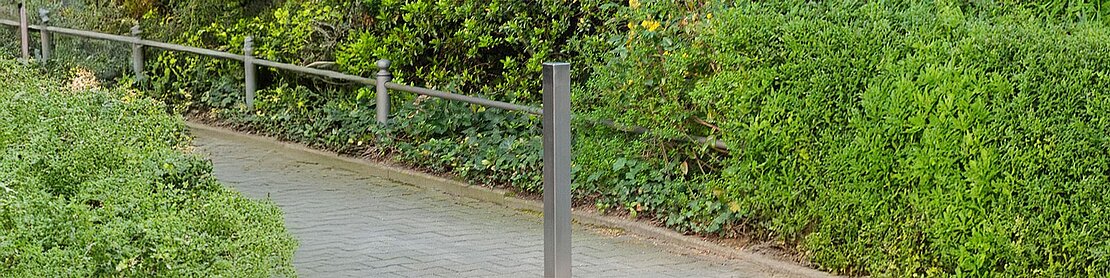 Folding bollards