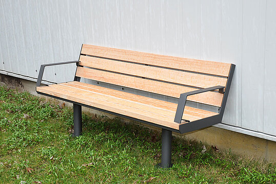 Seat Aurich with timber seat base