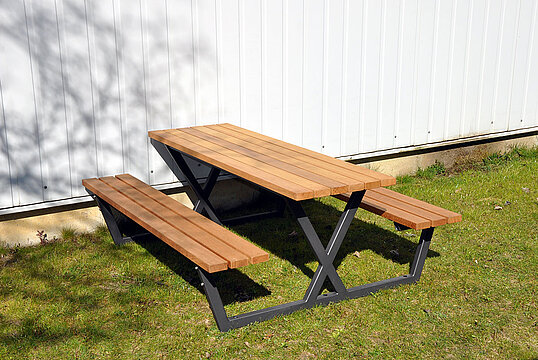 Ensemble table et bancs Maneva