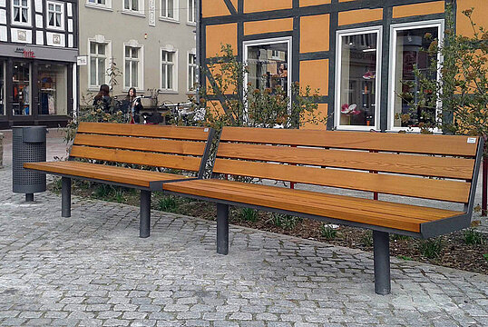 Seat Aurich with timber seat base