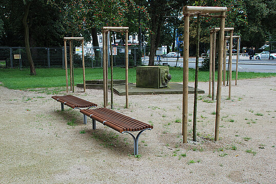Bench Taragona with timber seat base
