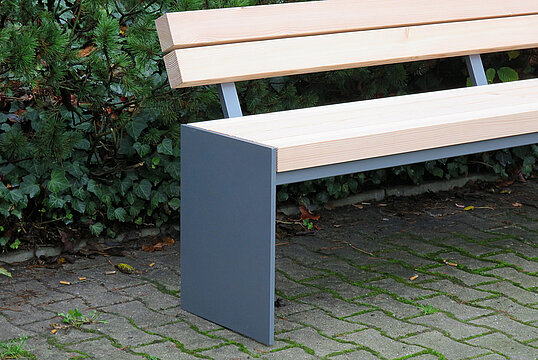 Seat Riga with timber seat base