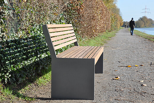 Seat Göteborg with timber seat base