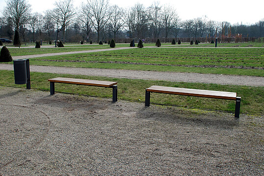 Bench Scape I with timber seat base