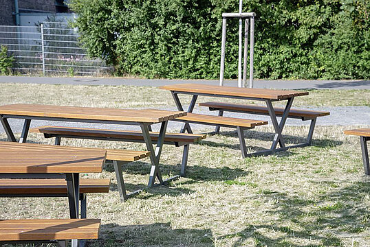 Bench Maneva with timber seat base