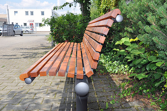 Seat Essen with timber seat base