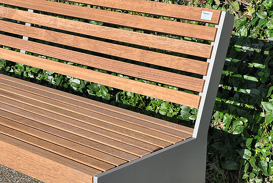 Seat Göteborg with timber seat base