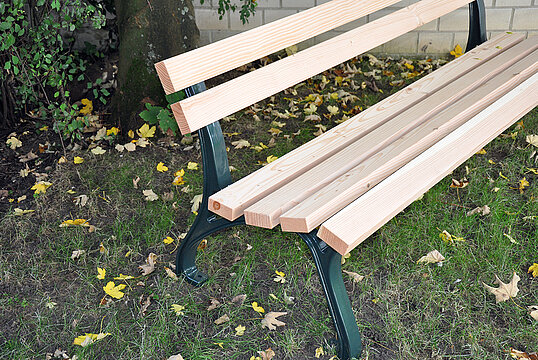 Seat Leipzig with timber seat base