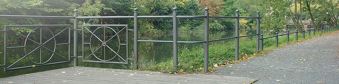 Pfosten, Geländer & Absperrsysteme