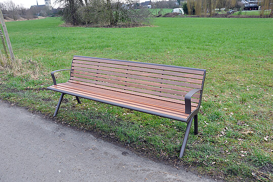 Seat Fanö PAG with timber seat base