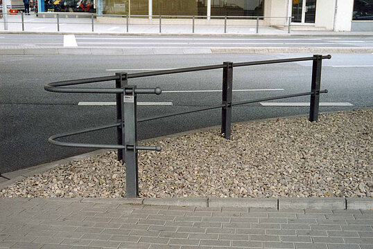 Knee rail Scape