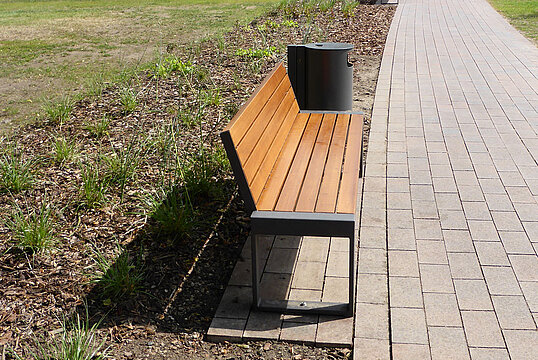 Sitzbank Cubo mit Holzauflage