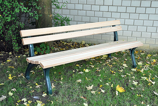 Seat Leipzig with timber seat base