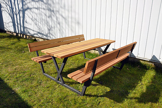Ensemble table et bancs Maneva