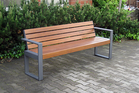 Sitzbank Cubo mit Holzauflage