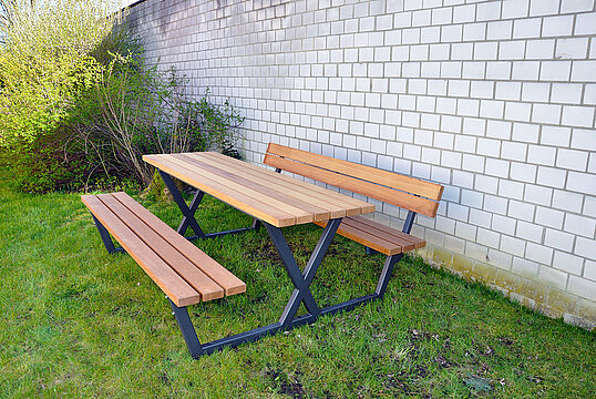 Ensemble table et bancs Maneva
