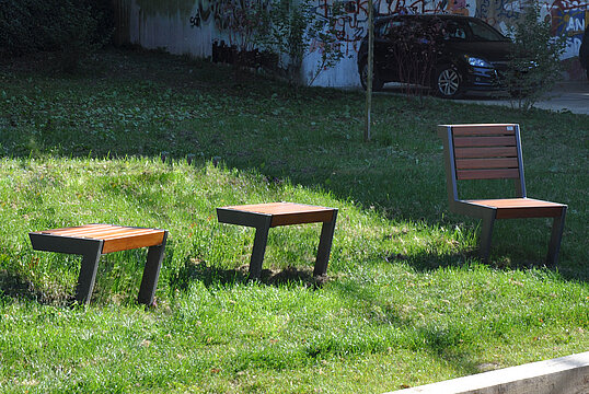 Tabouret Henne avec assise en bois