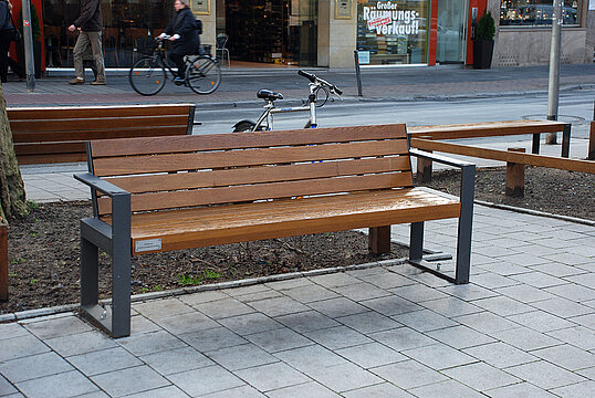 Sitzbank Cubo mit Holzauflage