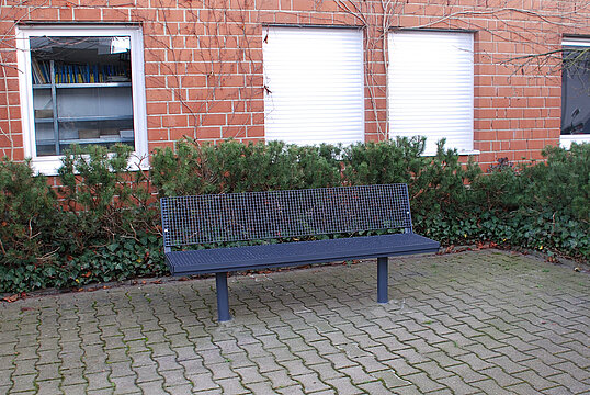 Sitzbank Aurich GB mit Stahlauflage