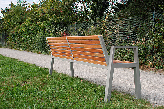 Seat Offenburg with timber seat base
