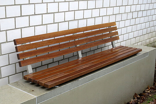 Wall top seating Weil with backrest