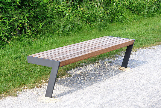 Bench Henne SL with timber seat base