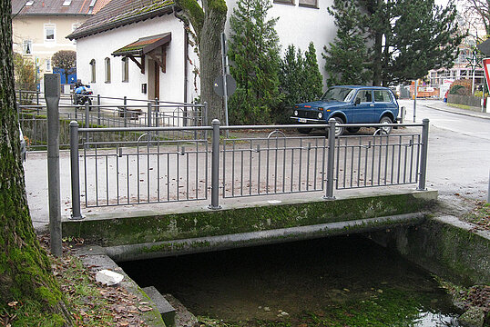 Ismaning, Dorfstr./Zacherlstr.