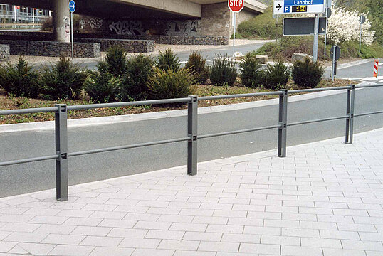 Knee rail Scape